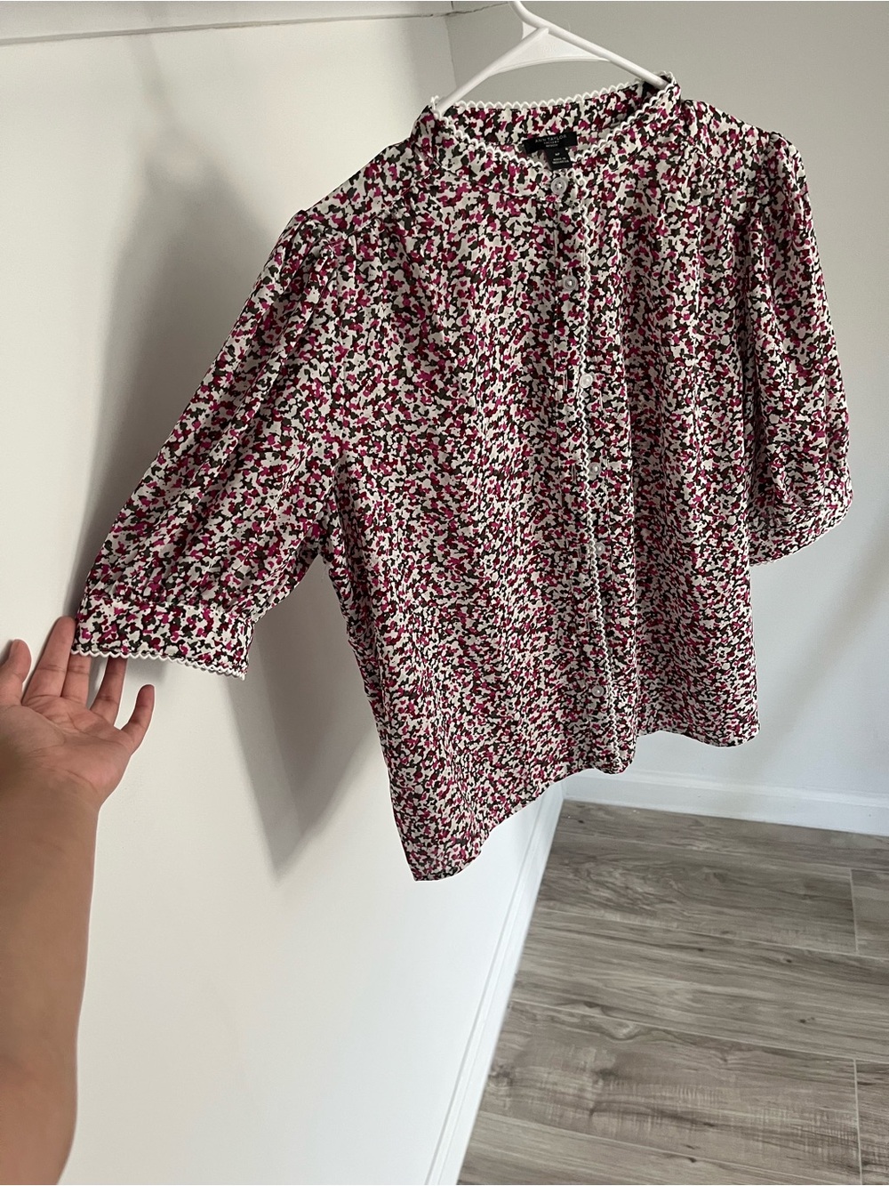 Ann Taylor Pink and White Floral Puff Sleeve Blouse